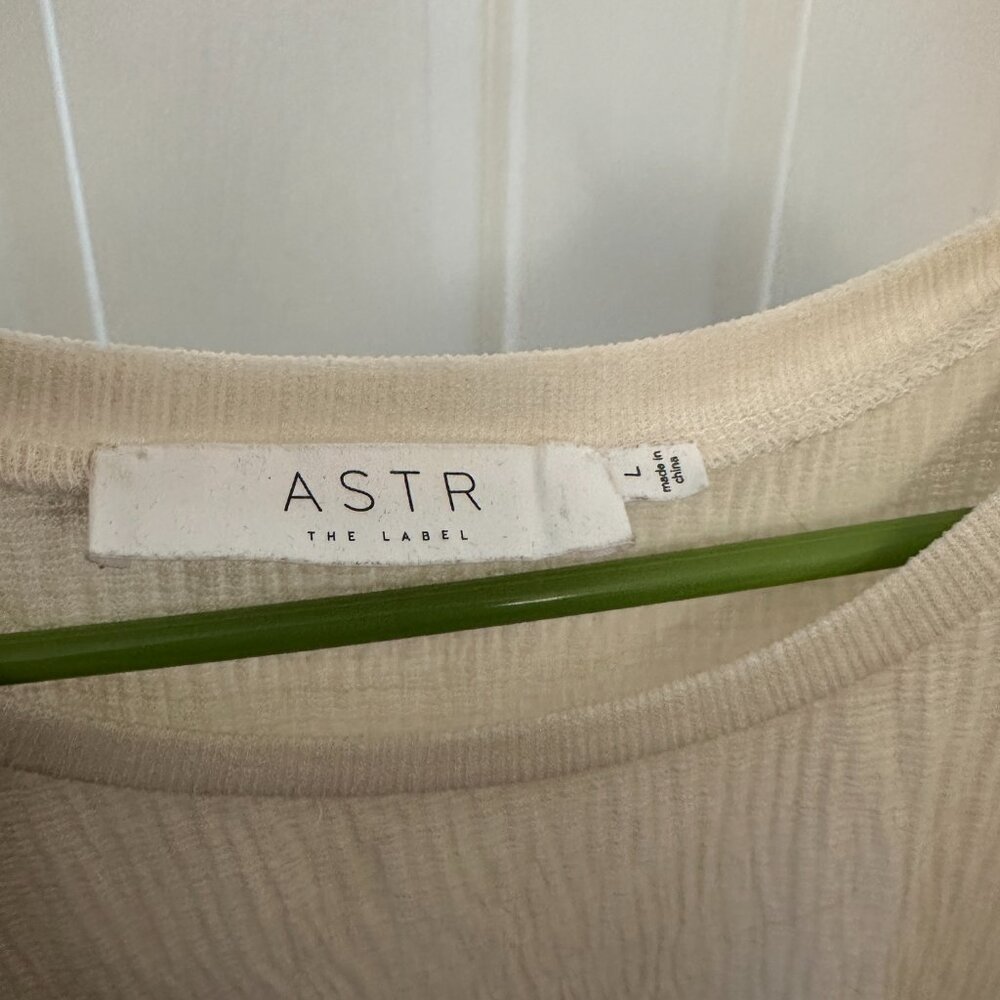 ASTR Puff Sleeve Blouse - Picture 3 of 5